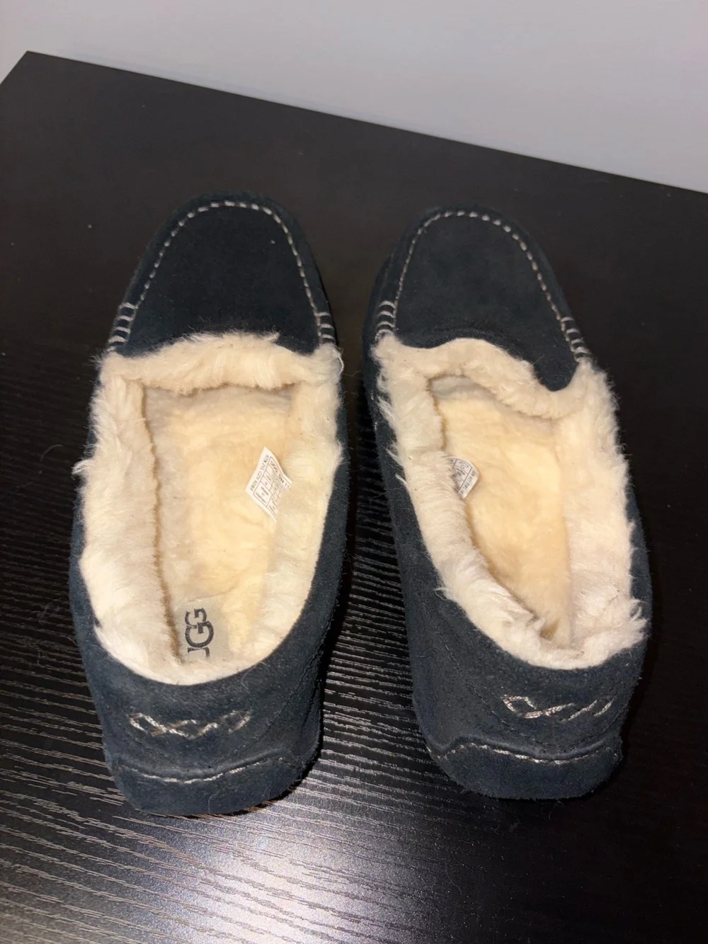 UGG Ansley Black Suede Sheepskin Lined Moccasin Slippers Women’s 9